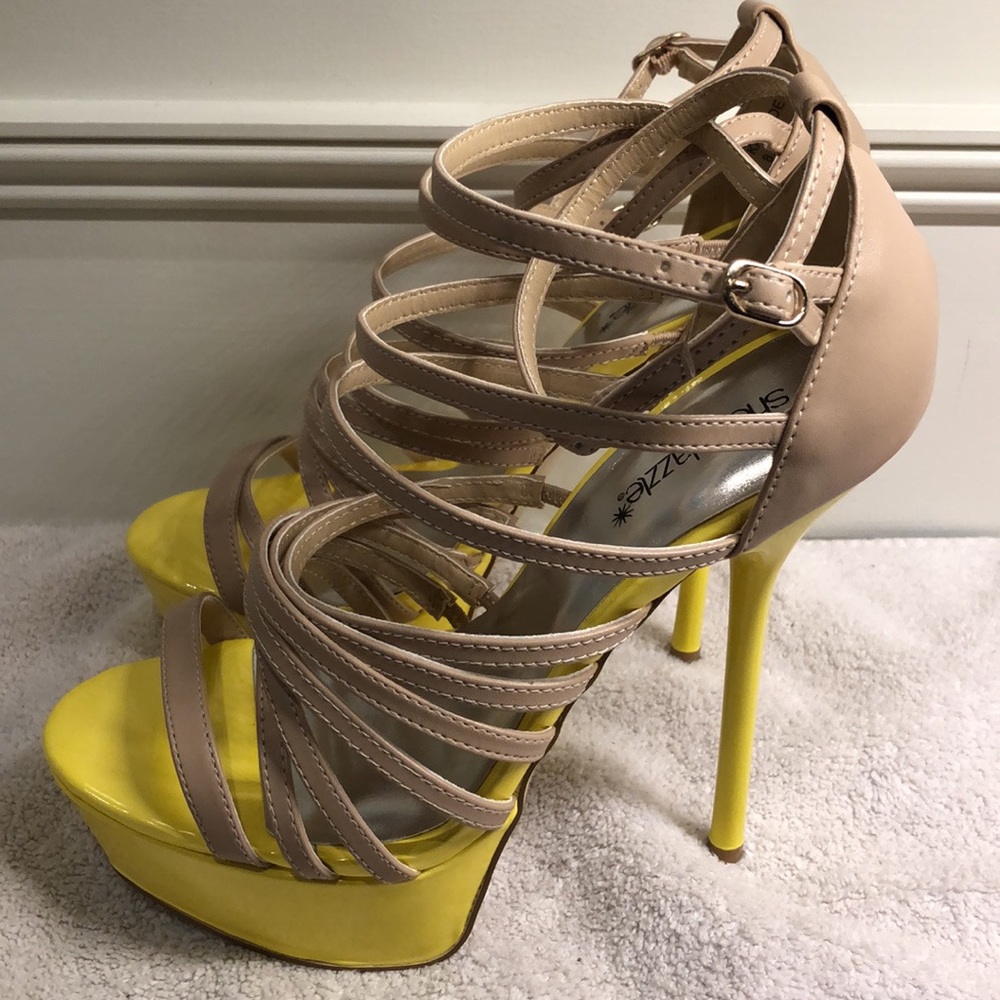 Women’s Shoedazzle brand shows - size 8.5
